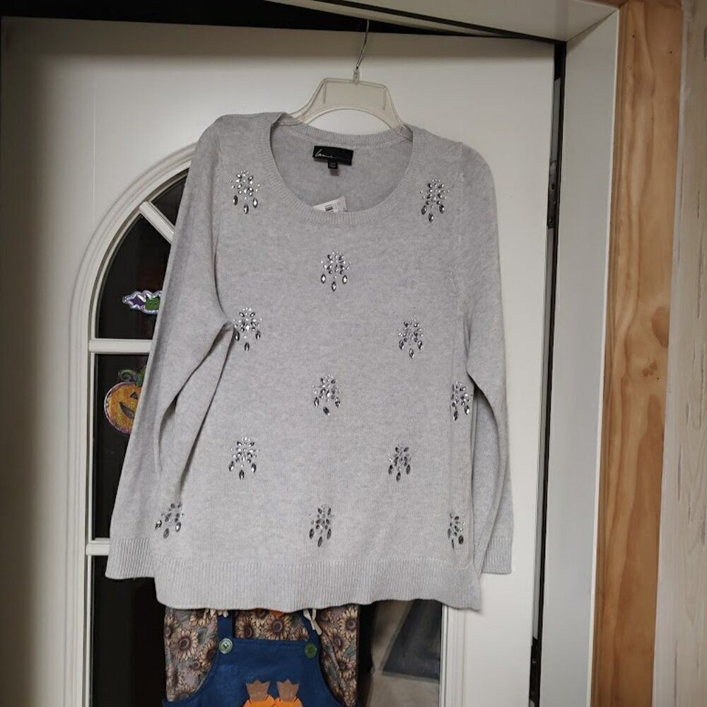 New Lane Bryant Gray Rhinestone Designed Sweater Size Women's 14/16